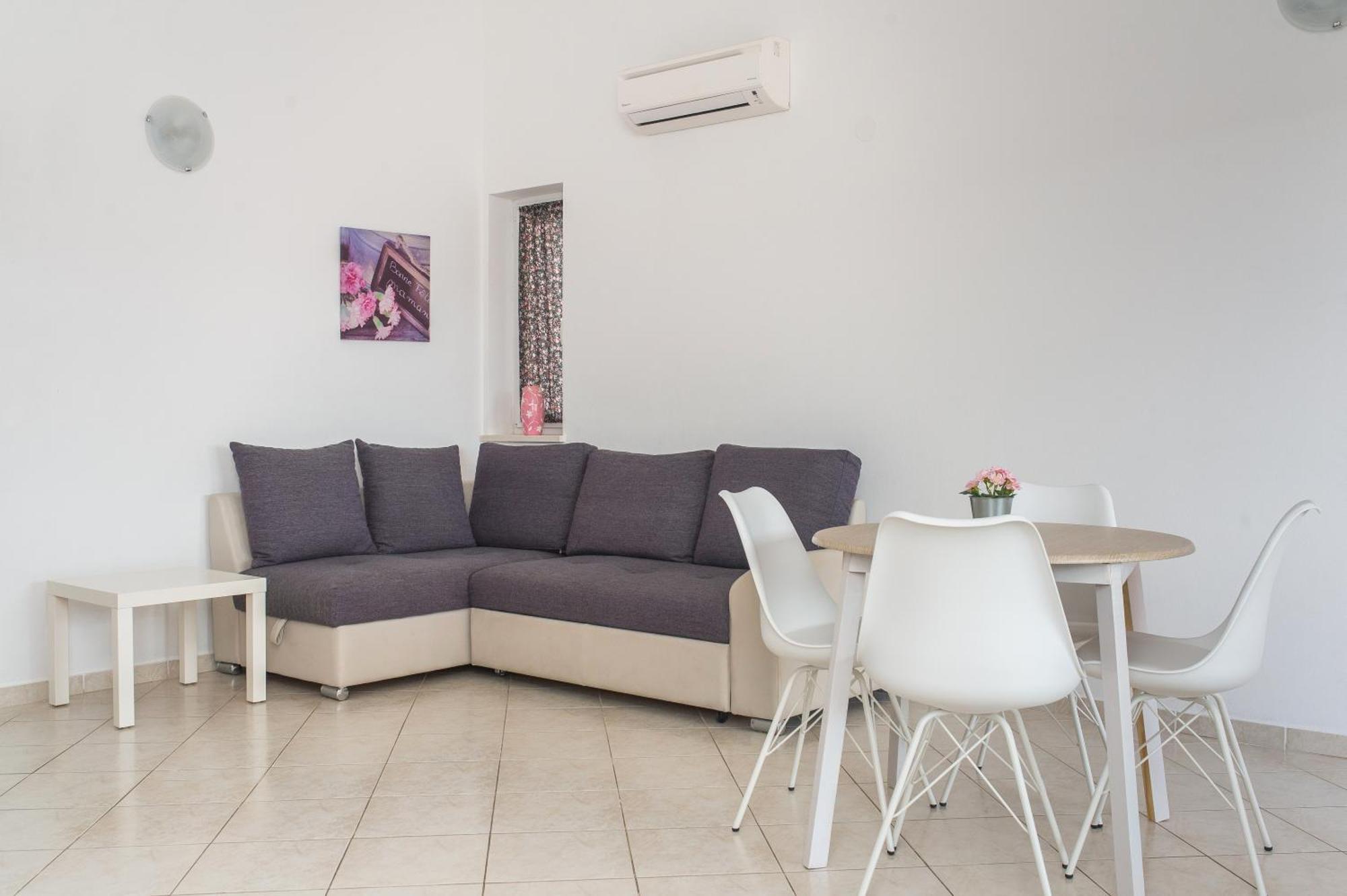Apartments Kristina, Place For The Family Стара-Новаля Экстерьер фото