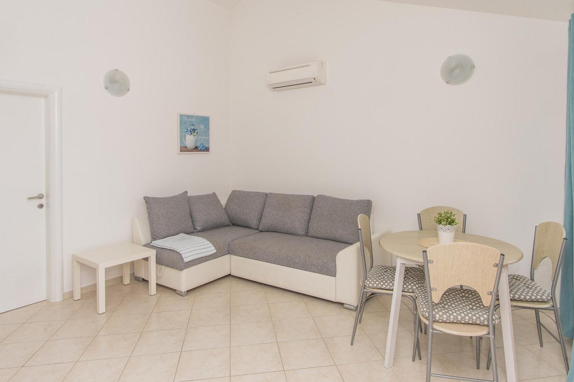 Apartments Kristina, Place For The Family Стара-Новаля Экстерьер фото
