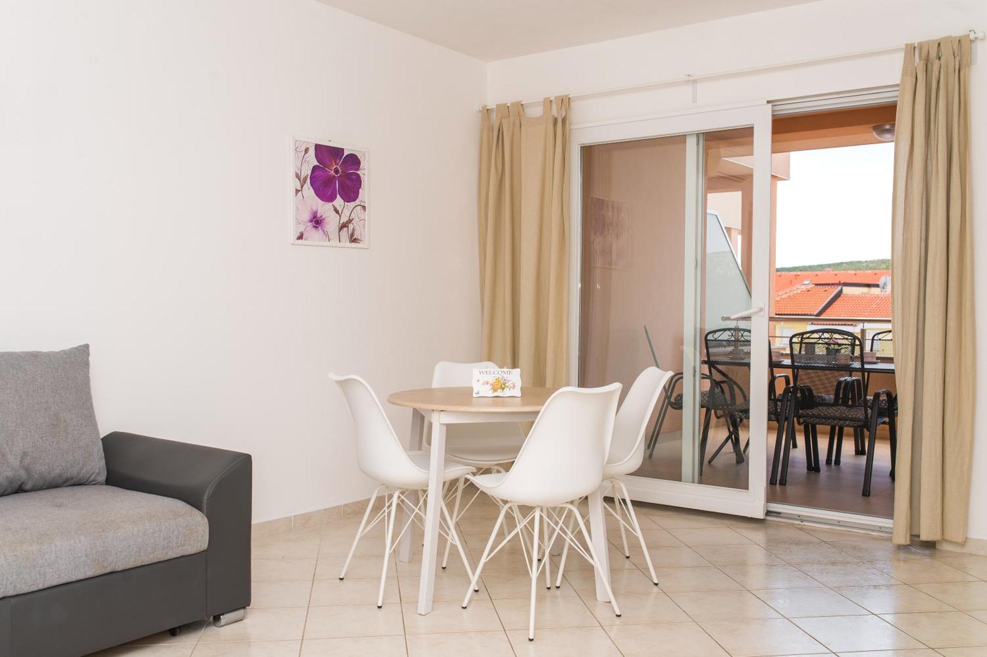 Apartments Kristina, Place For The Family Стара-Новаля Экстерьер фото